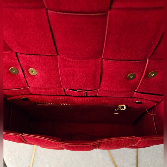 Beautiful summer Red Suede Shoulder Chain Bag. Never used - Picture 3 of 3